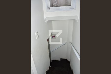 Casa à venda com 80m², 3 quartos e 2 vagasEscada