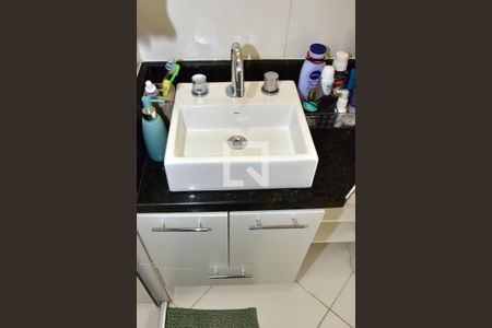 Casa à venda com 80m², 3 quartos e 2 vagasBanheiro da Suíte