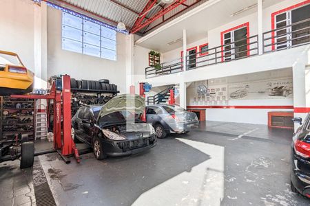 Casa à venda com 338m², 2 quartos e 8 vagas Casa à venda com 338m², 2 quartos e 8 vagasGaragem