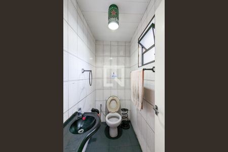 Casa à venda com 338m², 2 quartos e 8 vagas Casa à venda com 338m², 2 quartos e 8 vagasBanheiro de serviço