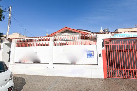 Casa à venda com 338m², 2 quartos e 8 vagas Casa à venda com 338m², 2 quartos e 8 vagasFachada