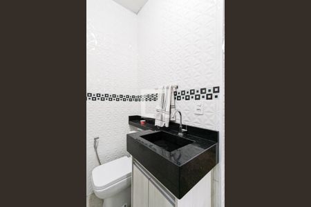 Casa à venda com 338m², 2 quartos e 8 vagas Casa à venda com 338m², 2 quartos e 8 vagasBanheiro da suíte 2