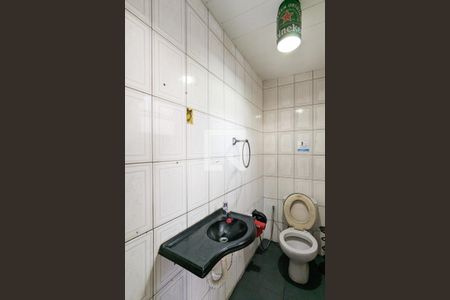 Casa à venda com 338m², 2 quartos e 8 vagas Casa à venda com 338m², 2 quartos e 8 vagasBanheiro de serviço