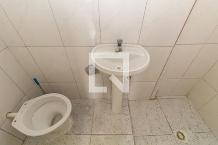 Banheiro de casa para alugar com 1 quarto, 70m² em Vila Santa Inês, São Paulo