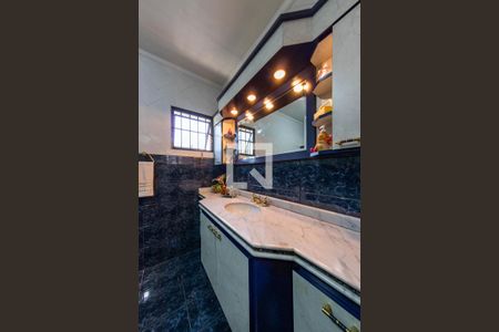 Casa à venda com 286m², 4 quartos e 4 vagasBanheiro 