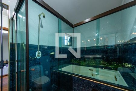 Casa à venda com 286m², 4 quartos e 4 vagasBanheiro 