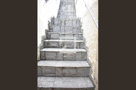 Casa para alugar com 80m², 2 quartos e sem vagaEscada