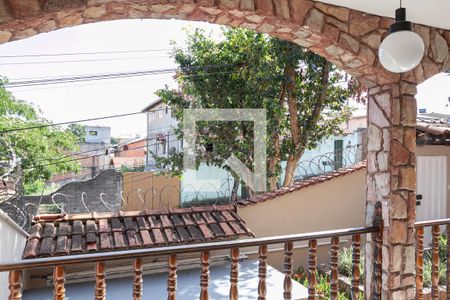 Vista da sala 1 de casa à venda com 3 quartos, 229m² em Canaa, Belo Horizonte