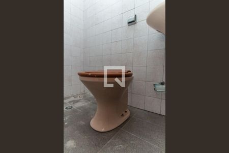 Casa para alugar com 180m², 3 quartos e 2 vagasBanheiro de Serviço