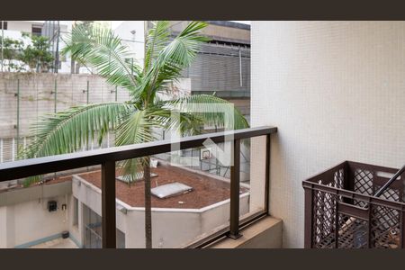 Apartamento à venda com 241m², 5 quartos e 4 vagasVaranda