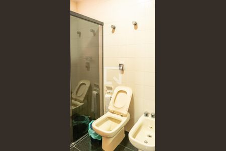 Apartamento à venda com 241m², 5 quartos e 4 vagasBanheiro da Suíte 2