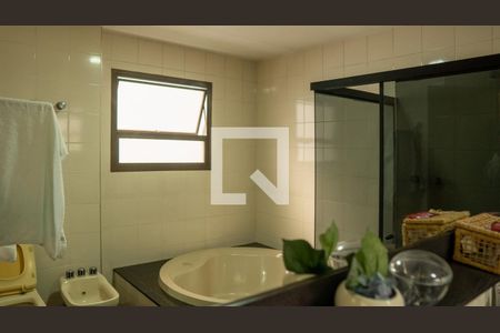 Apartamento à venda com 241m², 5 quartos e 4 vagasBanheiro da Suíte 3