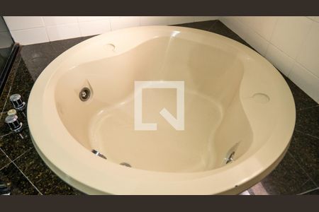 Apartamento à venda com 241m², 5 quartos e 4 vagasBanheiro da Suíte 3