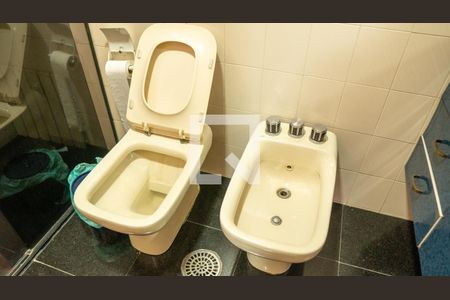 Apartamento à venda com 241m², 5 quartos e 4 vagasBanheiro da Suíte 2