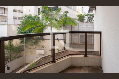 Apartamento à venda com 241m², 5 quartos e 4 vagasVaranda