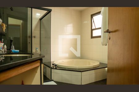 Apartamento à venda com 241m², 5 quartos e 4 vagasBanheiro da Suíte 3