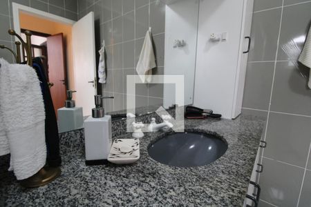 Casa à venda com 300m², 3 quartos e 3 vagasPia banheiro da suíte