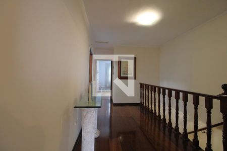 Casa à venda com 300m², 3 quartos e 3 vagasCorredor