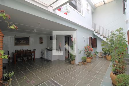 Casa à venda com 300m², 3 quartos e 3 vagasFundos da casa - Edícula