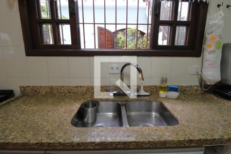 Casa à venda com 300m², 3 quartos e 3 vagasPia da cozinha