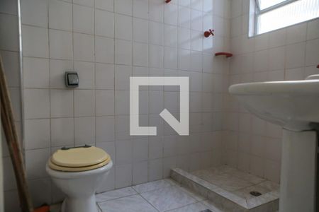 Banheiro de kitnet/studio para alugar com 1 quarto, 27m² em Ponta da Praia, Santos