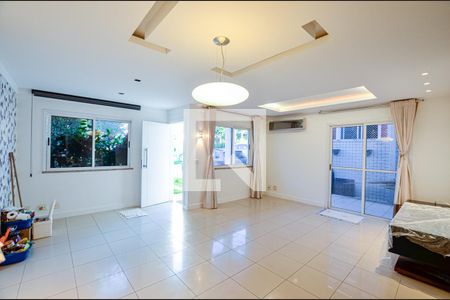 Sala de casa à venda com 4 quartos, 140m² em Badu, Niterói