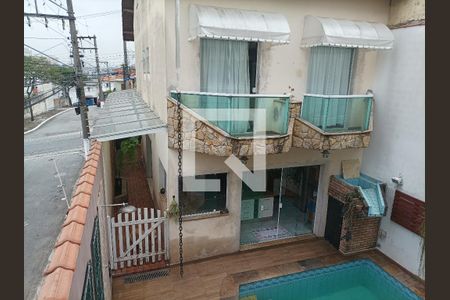 Casa à venda com 250m², 5 quartos e 2 vagas Casa à venda com 250m², 5 quartos e 2 vagasFachada
