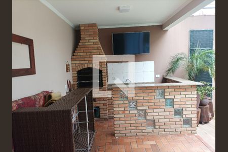 Casa à venda com 250m², 5 quartos e 2 vagas Casa à venda com 250m², 5 quartos e 2 vagasÁrea comum - Churrasqueira