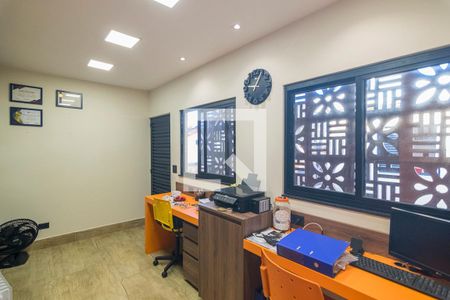 Casa à venda com 256m², 3 quartos e 3 vagasEscritório