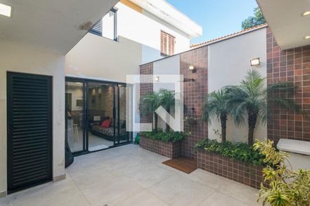 Casa à venda com 256m², 3 quartos e 3 vagasQuintal