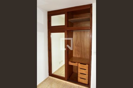 Apartamento para alugar com 74m², 3 quartos e 2 vagasQuarto 2 - Armários
