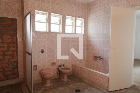 Casa à venda com 280m², 7 quartos e 2 vagasBanheiro da Suíte