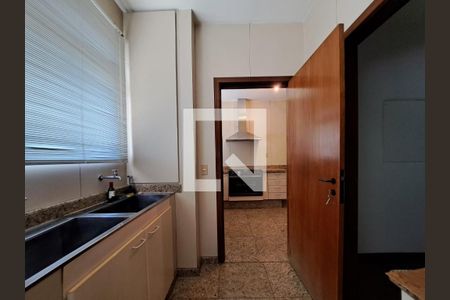 Apartamento à venda com 180m², 4 quartos e 4 vagasCozinha