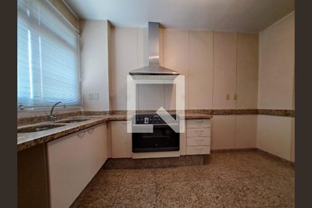 Apartamento à venda com 180m², 4 quartos e 4 vagasCozinha