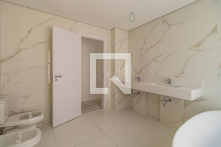 Apartamento à venda com 365m², 4 quartos e 5 vagas Apartamento à venda com 365m², 4 quartos e 5 vagasBanheiro 2 da Suíte 4