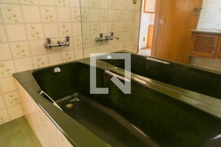 Casa à venda com 130m², 3 quartos e 2 vagas Casa à venda com 130m², 3 quartos e 2 vagasBanheiro da Suíte - Banheira