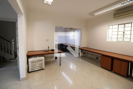 Sala 1 de casa para alugar com 5 quartos, 300m² em Pacaembu, São Paulo