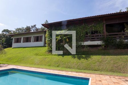 Casa de condomínio à venda com 361m², 5 quartos e 4 vagaspiscina / fachada interna