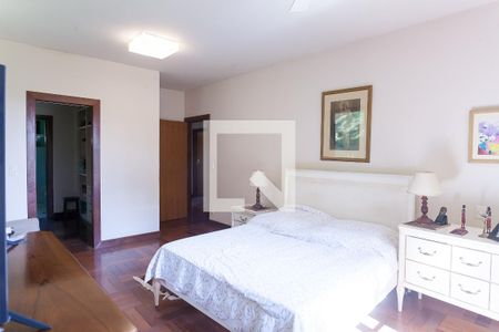 Casa de condomínio à venda com 361m², 5 quartos e 4 vagassauite master