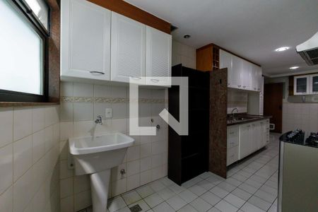 Apartamento à venda com 185m², 3 quartos e 3 vagas Apartamento à venda com 185m², 3 quartos e 3 vagasÁrea de Serviço