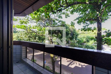 Apartamento à venda com 185m², 3 quartos e 3 vagas Apartamento à venda com 185m², 3 quartos e 3 vagasVaranda Suíte