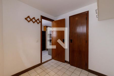 Apartamento à venda com 185m², 3 quartos e 3 vagas Apartamento à venda com 185m², 3 quartos e 3 vagasQuarto de Serviço