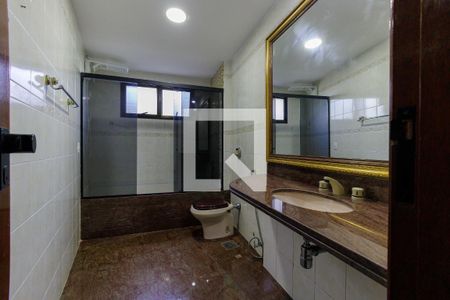 Apartamento à venda com 185m², 3 quartos e 3 vagas Apartamento à venda com 185m², 3 quartos e 3 vagasBanheiro Suíte