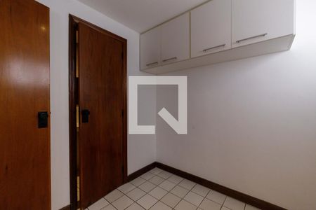Apartamento à venda com 185m², 3 quartos e 3 vagas Apartamento à venda com 185m², 3 quartos e 3 vagasQuarto de Serviço