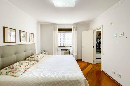 Apartamento à venda com 260m², 3 quartos e 3 vagasSuite 