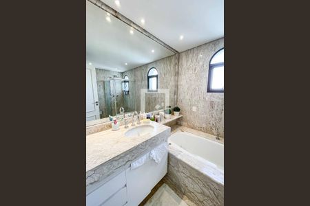 Apartamento à venda com 260m², 3 quartos e 3 vagasBanheiro 