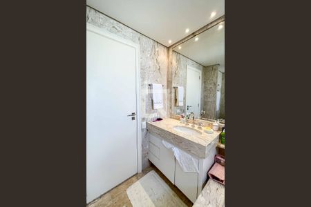 Apartamento à venda com 260m², 3 quartos e 3 vagasBanheiro