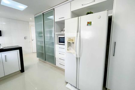 Apartamento à venda com 260m², 3 quartos e 3 vagasCozinha