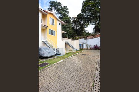 Casa de condomínio para alugar com 86m², 3 quartos e 2 vagas Casa de condomínio para alugar com 86m², 3 quartos e 2 vagasFachada da casa e final da rua