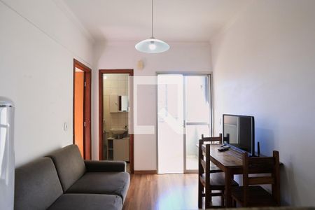 Sala/Cozinha de kitnet/studio para alugar com 1 quarto, 26m² em Santo Agostinho, Belo Horizonte